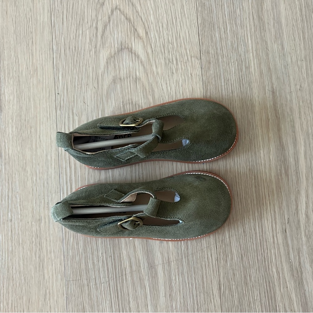 Khaki shoes for little girls